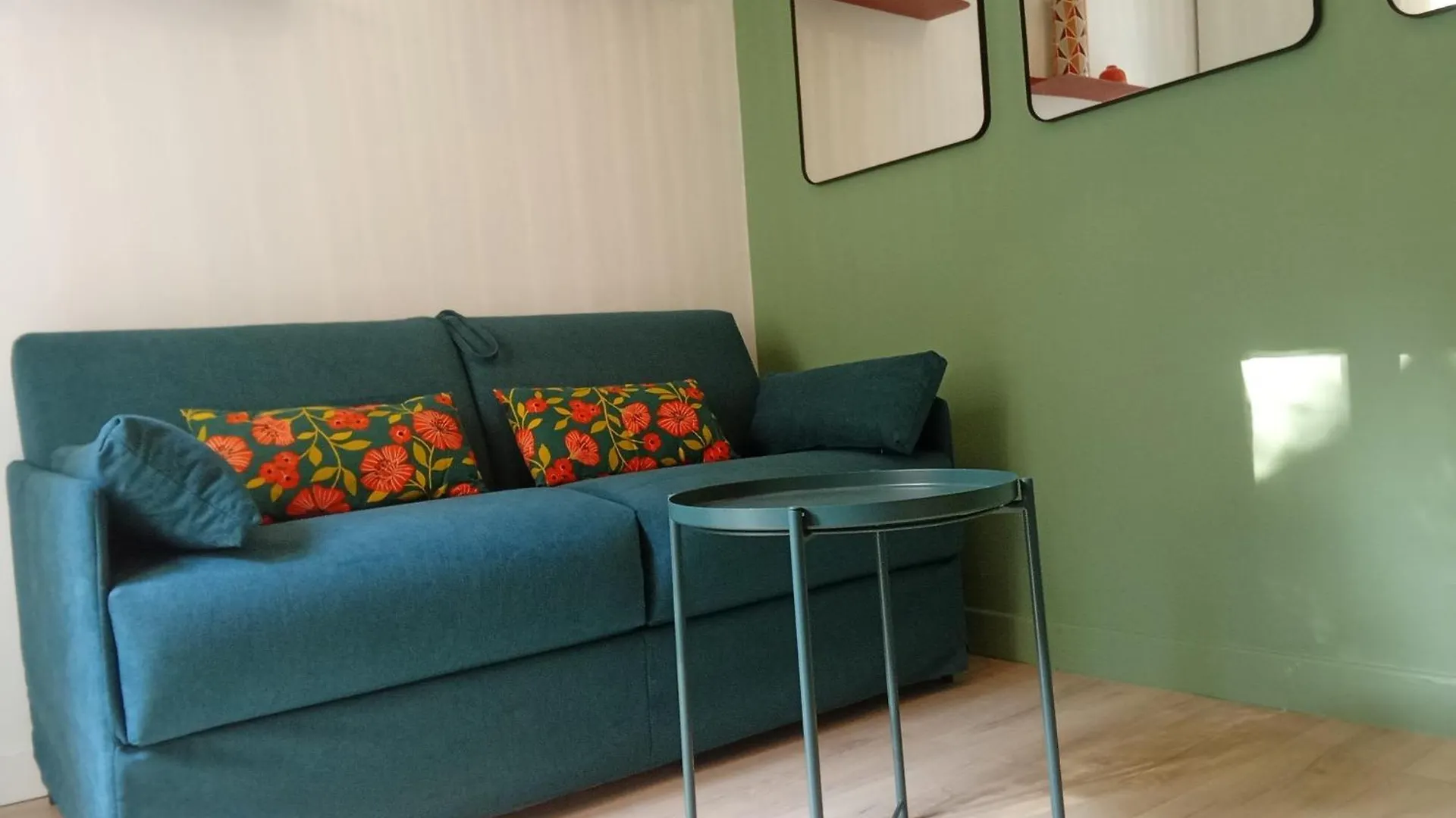 Ubytování v soukromí Apartmán A Secret Garden In Montmartre Paříž